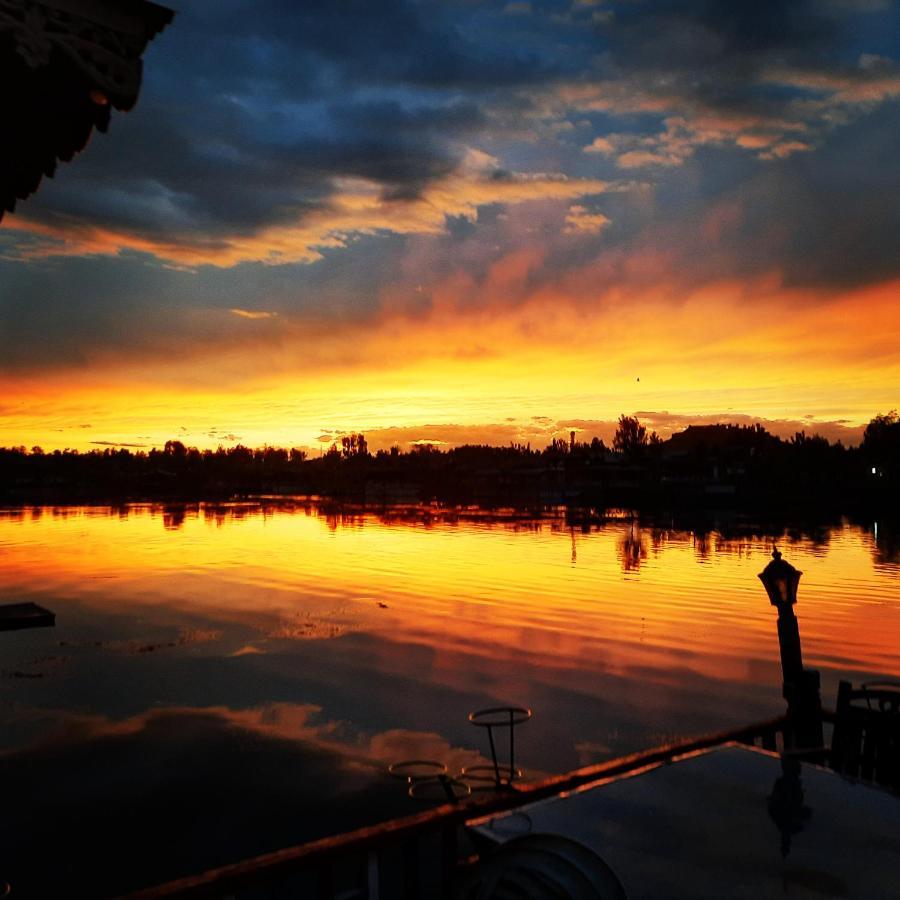 Chicago Group Of Houseboats 호텔 Srīnagar 외부 사진